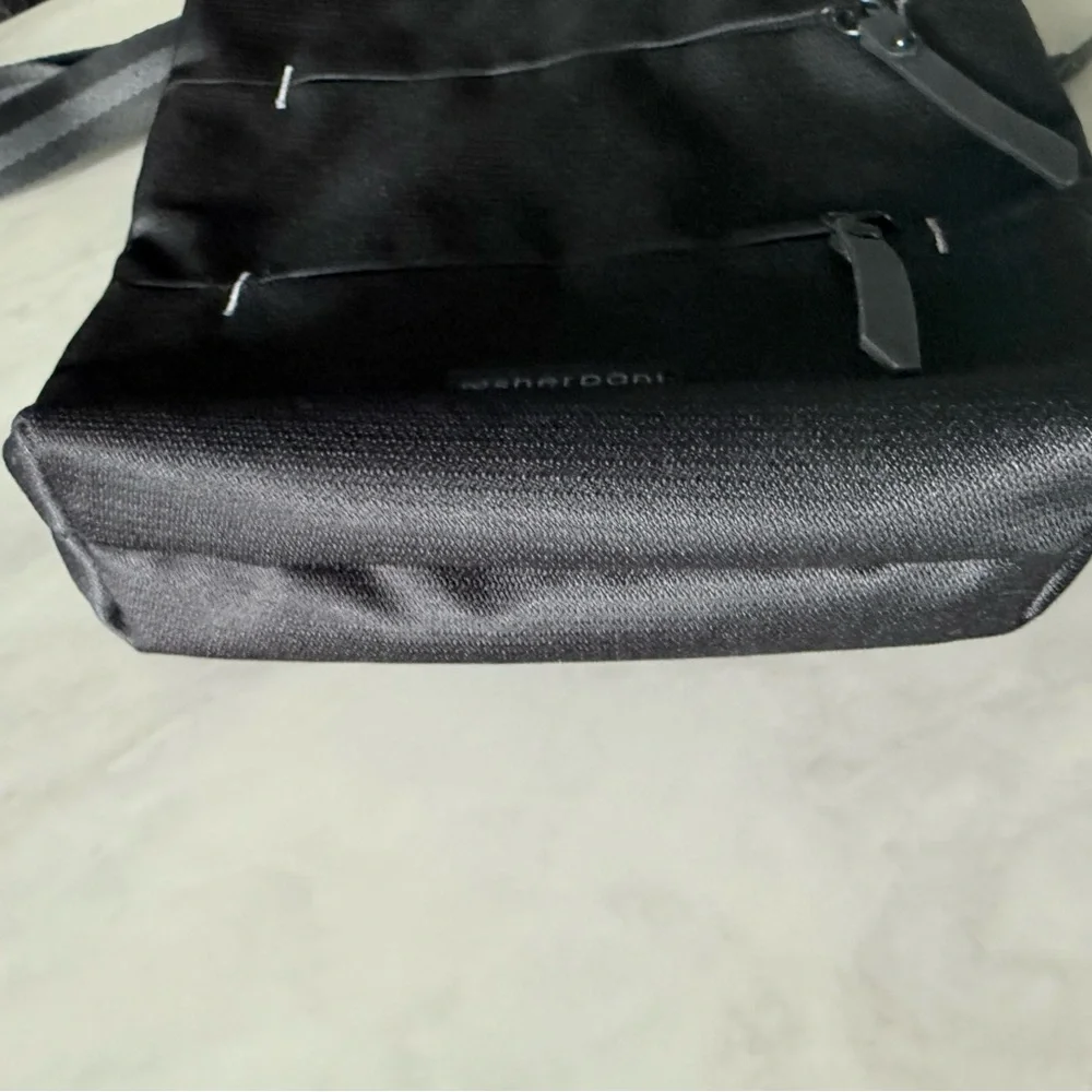 Like New Sherpani Sadie Crossbody Bag Black - Picture 5 of 10